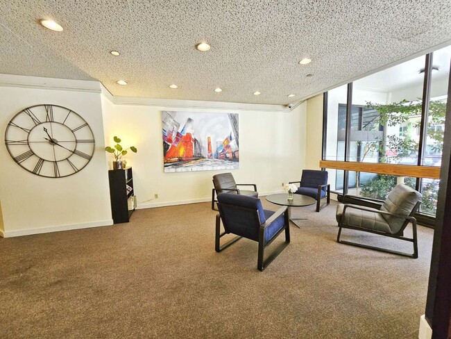 Building Photo - Beautiful Studio Condo in Belltown