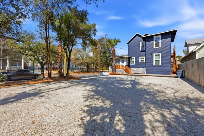 Building Photo - 300 E 3rd St