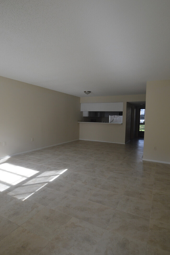 Building Photo - 2B/ 1B 1st Floor Condo in Baywood  Meadows...