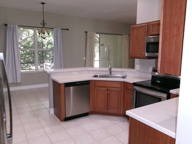 Building Photo - 12415 Lake Valley Dr