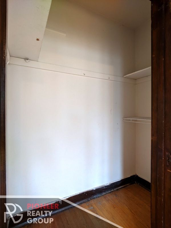 Building Photo - 3821 N Greenview Ave