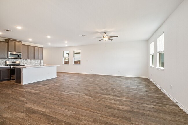 Building Photo - Homey 4 Bedroom, 2 Bath, 1-Story Home in H...