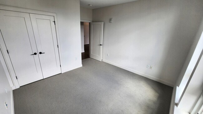 Building Photo - 275 2nd Ave