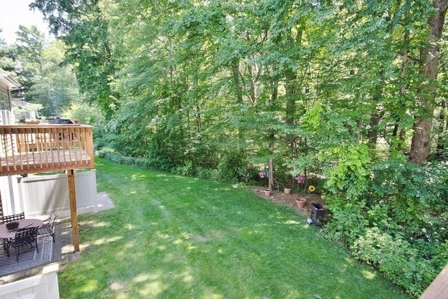 Building Photo - 836 Huntington Dr