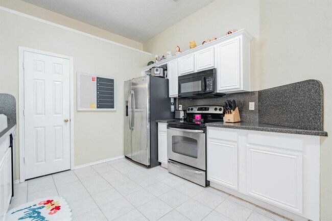 Building Photo - 305 Westwood Dr