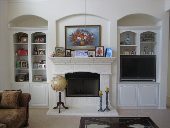 Building Photo - 2220 Longspur Ln