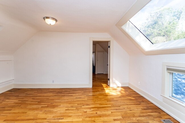 Building Photo - 12 W Brookside St