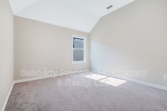 Building Photo - 1140 Huckleberry St