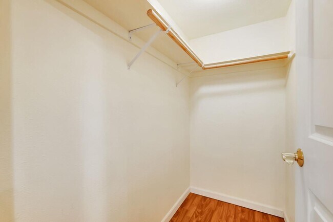 Building Photo - 17 Muth Dr