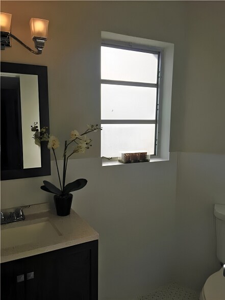 Building Photo - 1615 NE Miami Gardens Dr