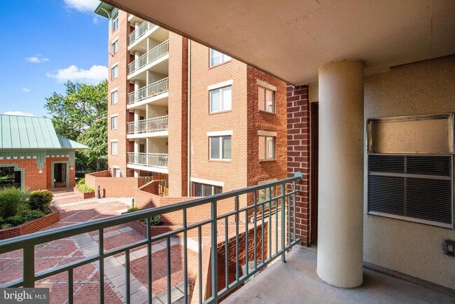 Building Photo - 545 E Braddock Rd