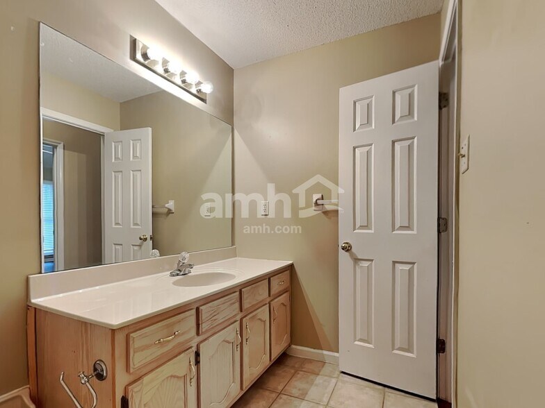 Building Photo - 1226 Sweetie Dr