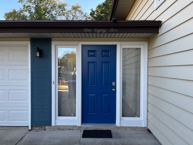 Front Entrance - 21W185 22nd St