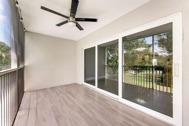 Building Photo - 3200 N Palm Aire Dr