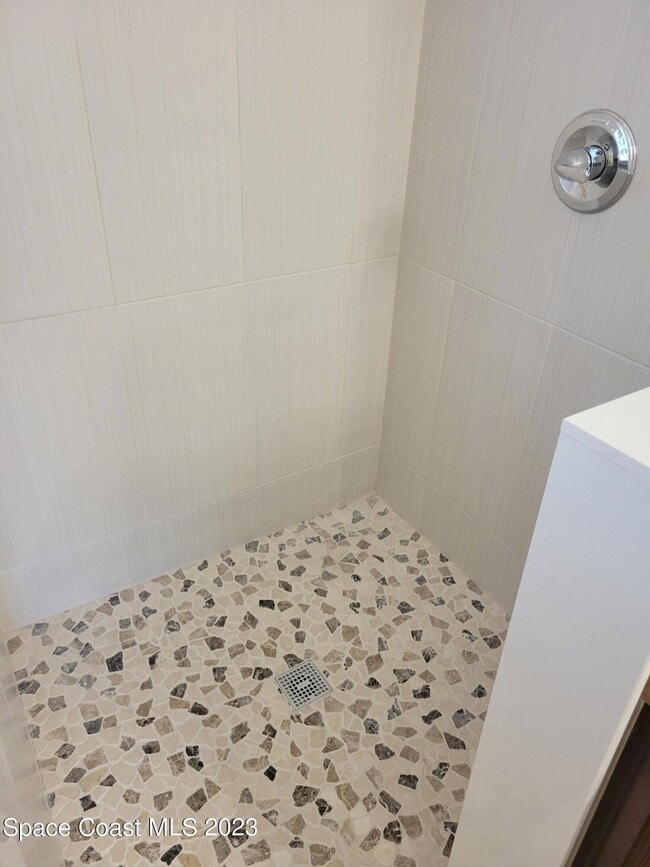 Building Photo - 950 Nixon Cir NE