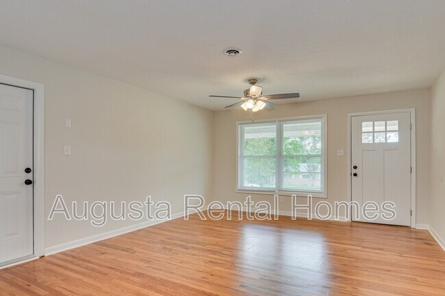 Building Photo - 1406 Ridgewood Dr