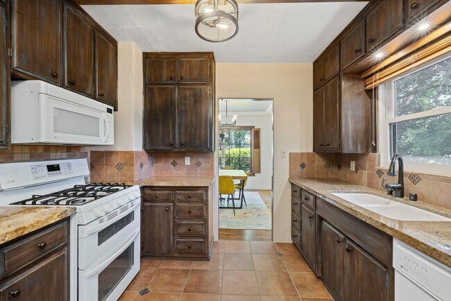 Building Photo - (POOL!) 3 bed/2 bath - 1935 Spanish Coloni...