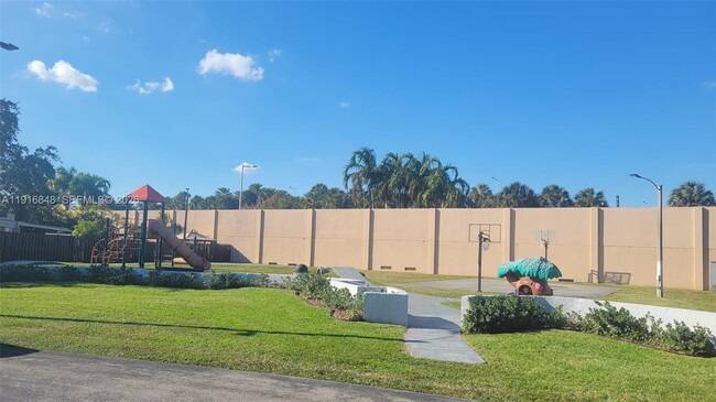 Building Photo - 914 NW 106th Ave Cir