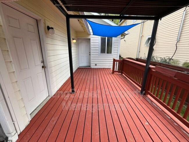 Building Photo - 523 SE 59th Ct