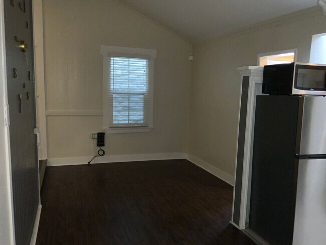 Building Photo - 1716 Sonoma Blvd