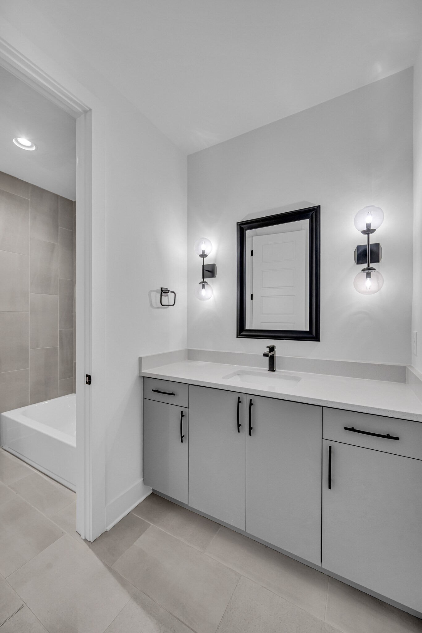 Building Photo - 3325 Felicia St