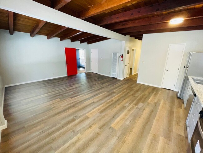 Building Photo - 2 bed 1 bath unit for rent in South Lake Tahoe