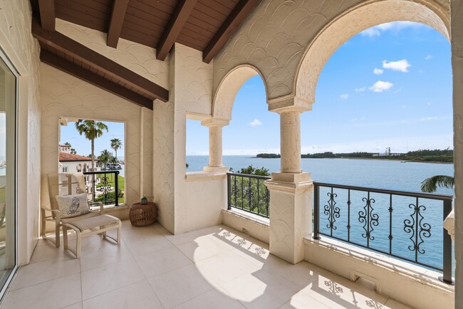 Building Photo - 2442 Fisher Island Dr