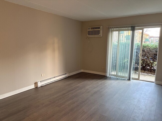 Building Photo - 230 Springhill Dr