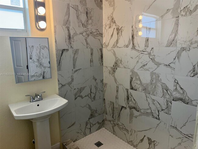 Building Photo - 17625 SW 160th Ave