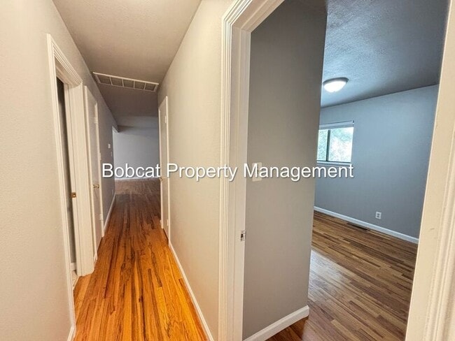 Building Photo - 708 Highland St