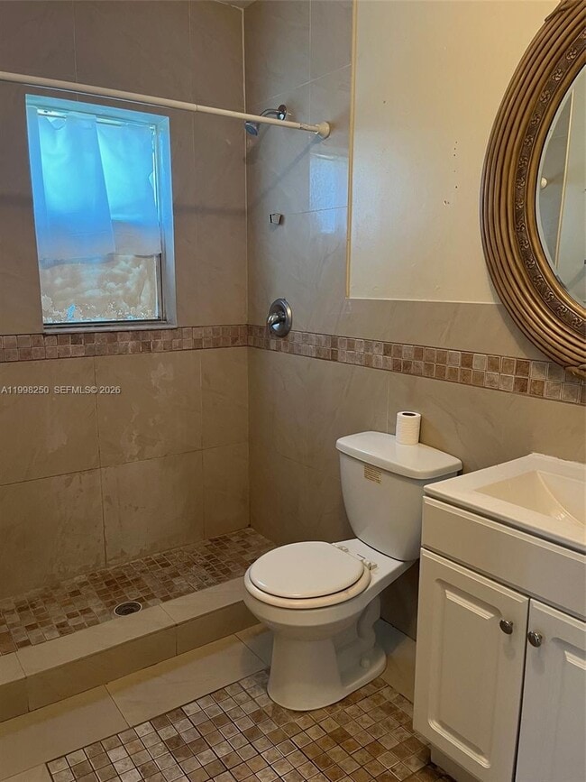 Building Photo - 538 W 1st St