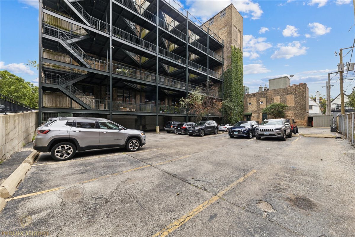 Building Photo - 1720 N Marshfield Ave