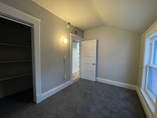 Building Photo - Four Bedroom Home