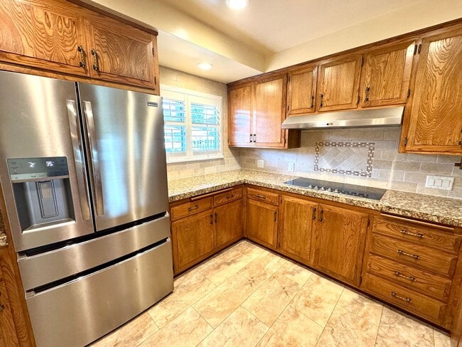 Building Photo - Light, Bright & Lovingly Maintained Claremont Home for Lease