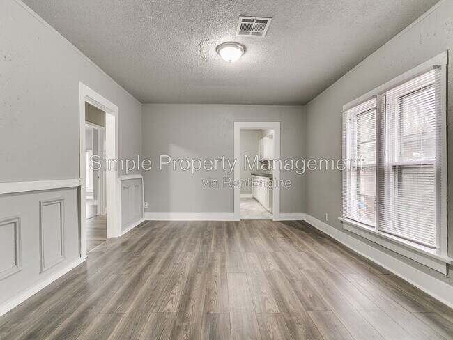 Building Photo - 1728 NE Euclid St