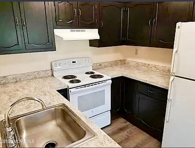 Building Photo - 453A Chesterfield Ct