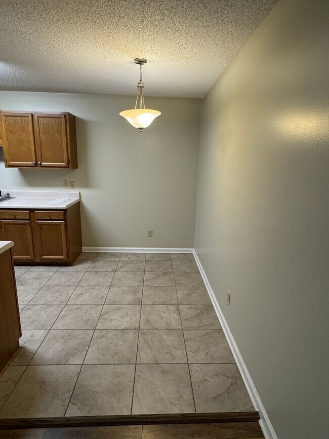 Building Photo - One level condo in Hunter Hills