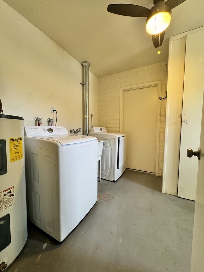 Building Photo - BEAUTIFUL 2 BEDROOM IN DREAMLAND VILLAS 55...