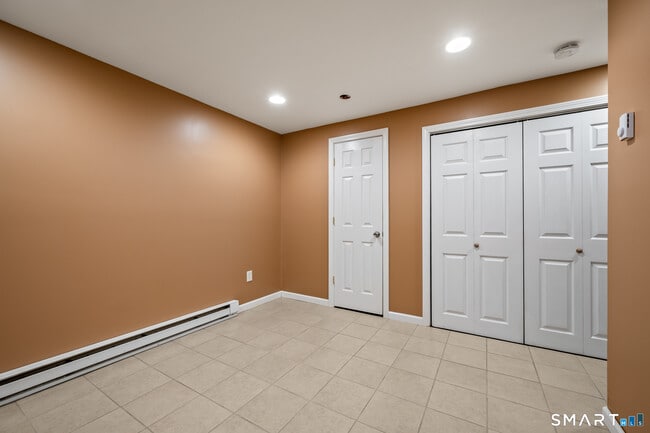 Building Photo - 92 Cynthia Ln