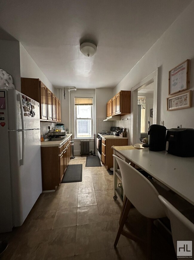 Building Photo - Looking for a 3rd Roommate  1 Bedroom - Sh...