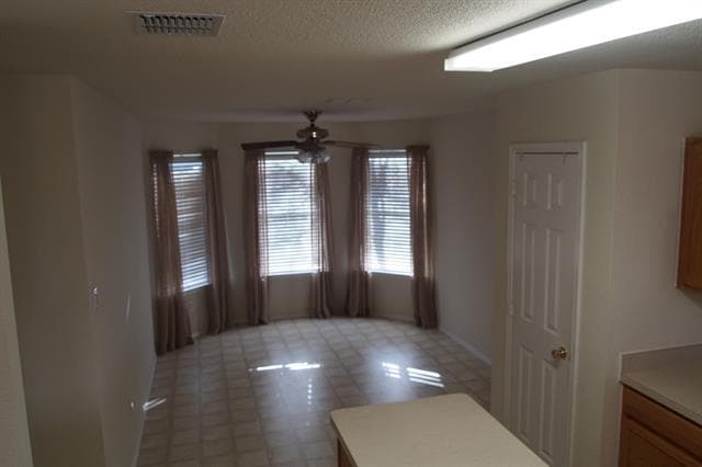 Building Photo - 2833 Mesa Valley Dr