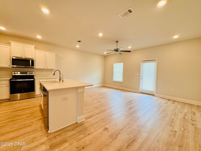 Building Photo - 10 Renea Cv