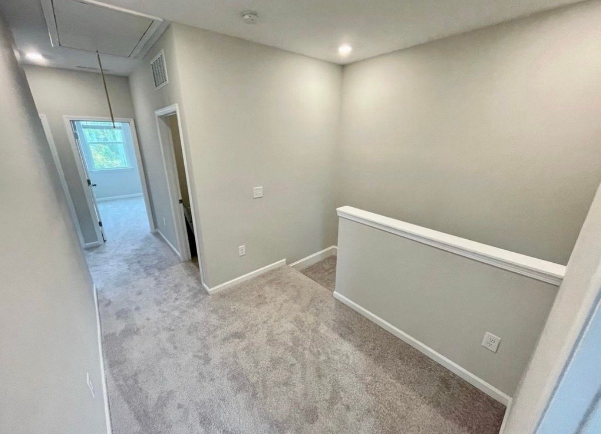 Building Photo - 1000 Manorhaven Dr