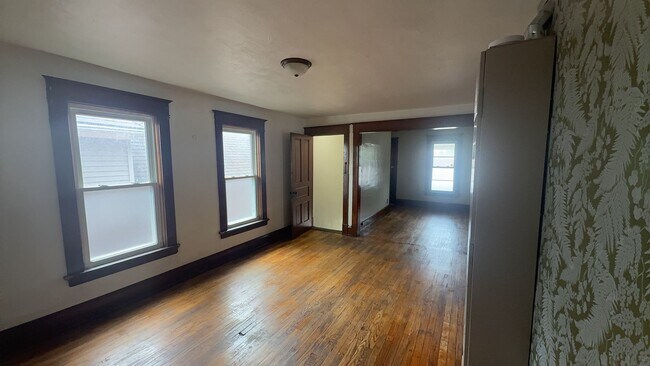Building Photo - 743 Forsythe St