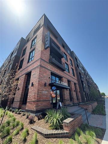 Building Photo - 400 W Main St