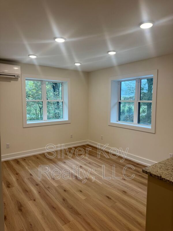 Building Photo - 2113 W Madison Ave