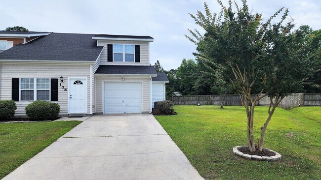 Building Photo - Beautiful 3 bed 2 1/2 bath townhome in a g...