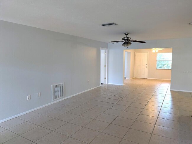Building Photo - 7288 W Country Club Dr N