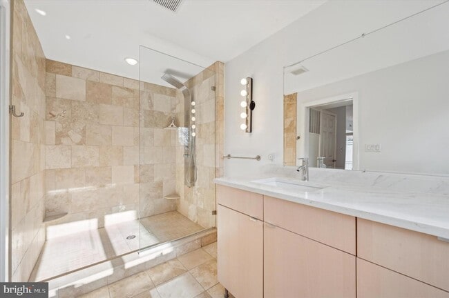 Building Photo - 29 Rolling Rd