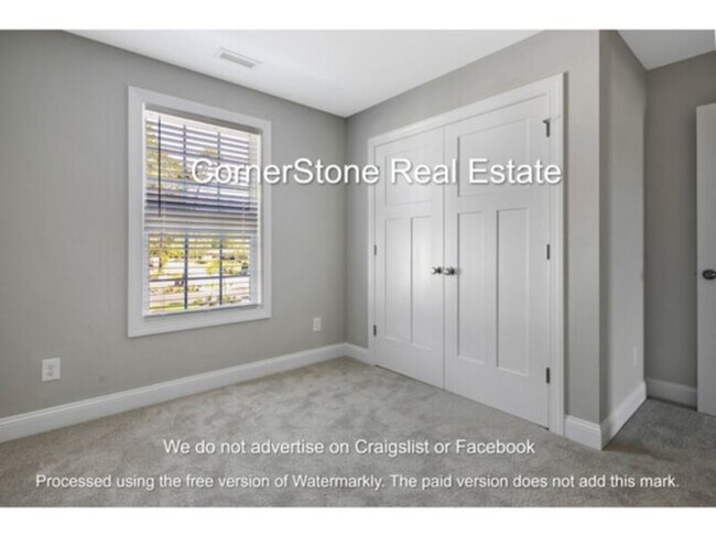 Building Photo - 2854 Little Dr